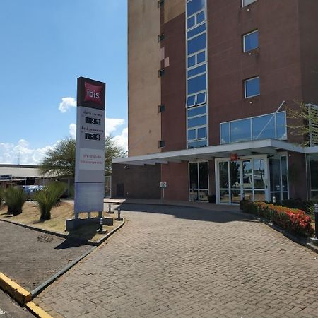 Hotel Ibis Lins Kültér fotó