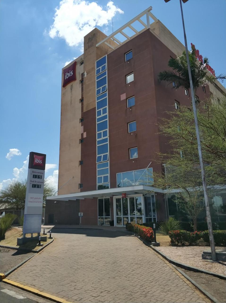 Hotel Ibis Lins Kültér fotó